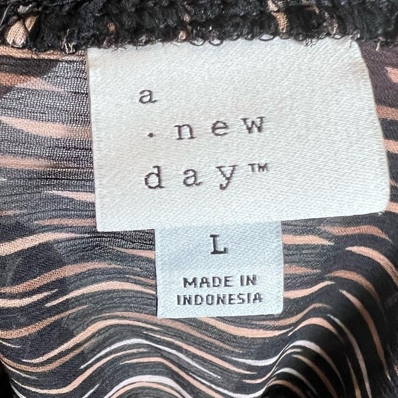 Long smocked mock neck black and mocha abstract print top size large - Picture 6 of 6